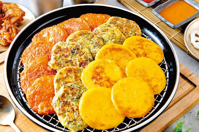 SOGO忠孝館江陵阿嬤韓鍋料理韓式小煎餅，8片150元。（SOGO提供）