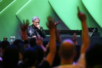 黃仁勳頭痛！輝達恐遭嚴懲「鉅額罰款怎辦」 他爆大絕招