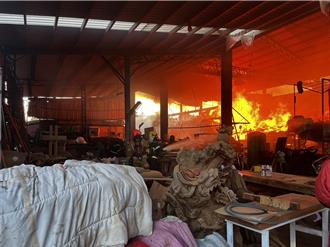 屏东木材行惊传火警　整栋铁皮屋全面燃烧