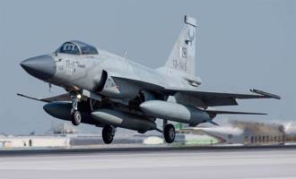 梟龍戰機武裝核彈 它和死對頭印度飆風力拚高下