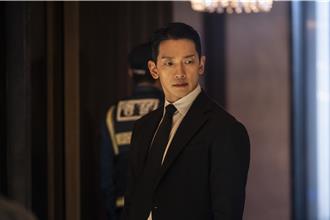 Rain扮保鑣金荷娜誇安全感爆棚 自虧「眼睛小」靠禁食深蹲消水腫