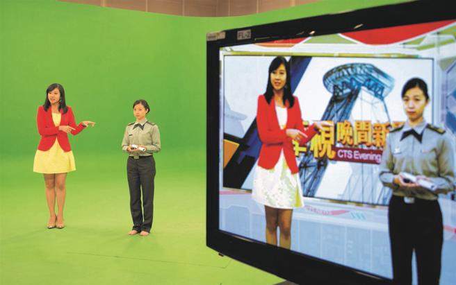 为培训专业主播，国防部与华视合作，办理「主播培训班」。（政战局提供）
