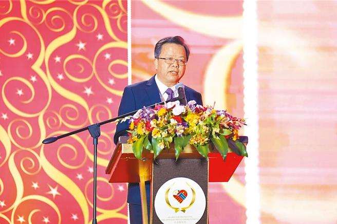 大陸駐菲律賓大使黃溪連1日會見菲律賓總統反有組織犯罪委員會主席貝薩明。圖為黃溪連。（中新社）