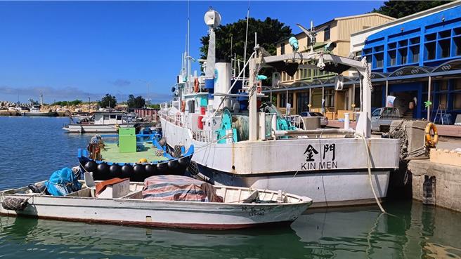 金门当地渔民今日正常出海作业，不过区渔会为求慎重，一早就在渔民社群群组宣导，呼吁我方船只切勿航出金门禁限制水域进行捞作，以维自身安全。（图／民眾提供）