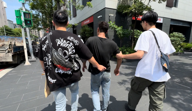 帶返釐清案情。（圖 / 劉詠韻翻攝）