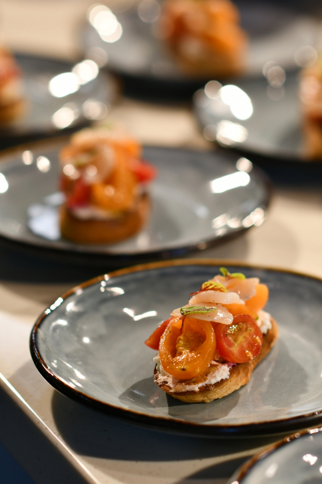 厨艺系打造创意西式料理，展现学生的原创性与精致度。(照片/义守大学提供) 