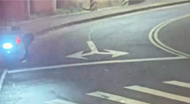 警方調查，魏嫌以膠布遮住車牌，企圖躲避警方查緝。(翻攝照片／林郁平台北傳真）