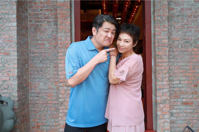 蔡佳麟楊瓊華演夫妻。（民視提供）