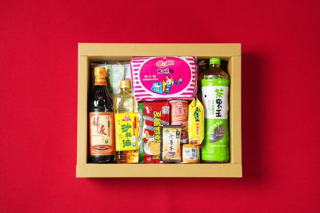 愛買白沙屯媽中元平安箱，售價888元起。（愛買提供）