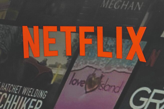 疫情加速网路串流平台崛起，改变民眾观看影片习惯。（美联社）