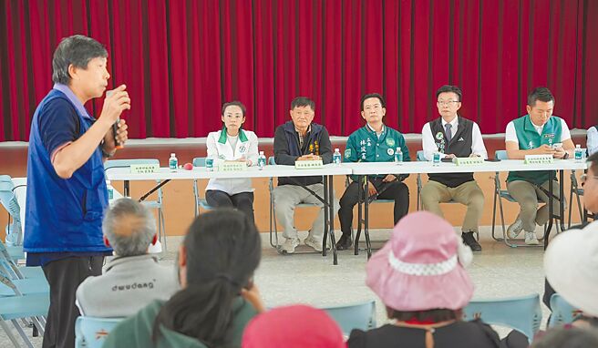 寶椿電力預定在台南市善化區六分寮地區籌設天然氣發電廠，排定7月12日起按月在麻豆、官田、善化地區舉辦6階段座談會，徵詢地方民眾意見。圖為寶椿電力於3月間在善化區舉辦座談會時，居民強力反對。（本報資料照片）