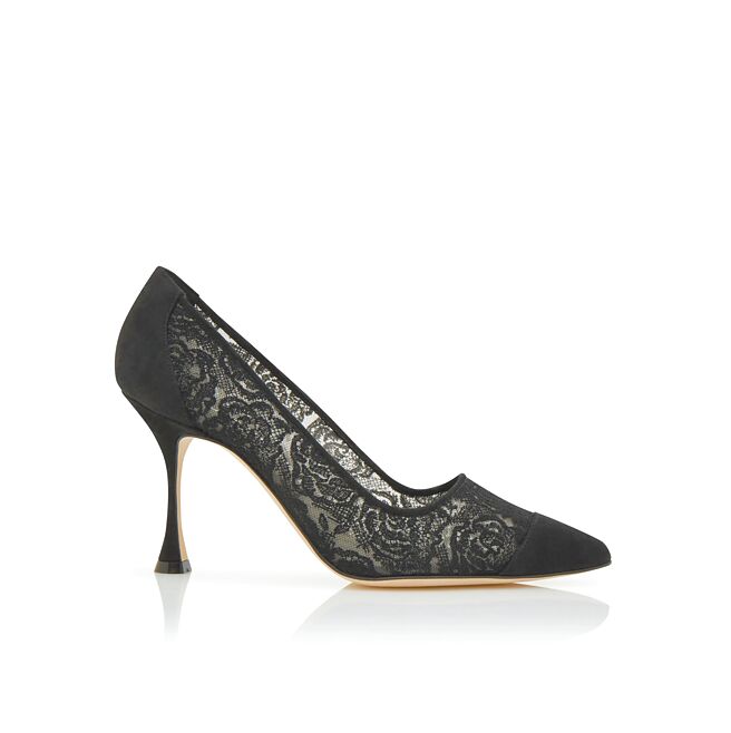 Manolo Blahnik蕾丝尖头高跟鞋，3万6800元。（Manolo Blahnik提供）