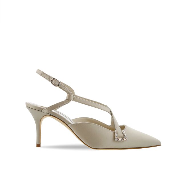 Manolo Blahnik缎面露跟高跟鞋，5万3800元。（Manolo Blahnik提供）