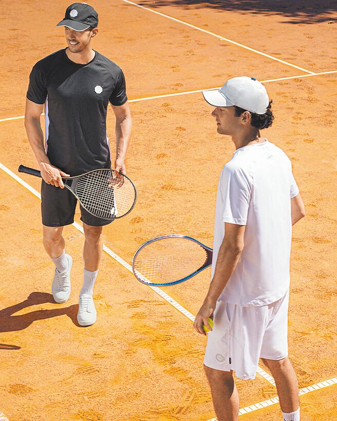 丽晶独家品牌STEFANO RICCI Luxury Tech网球胶囊系列，价格店洽。（丽晶精品提供）