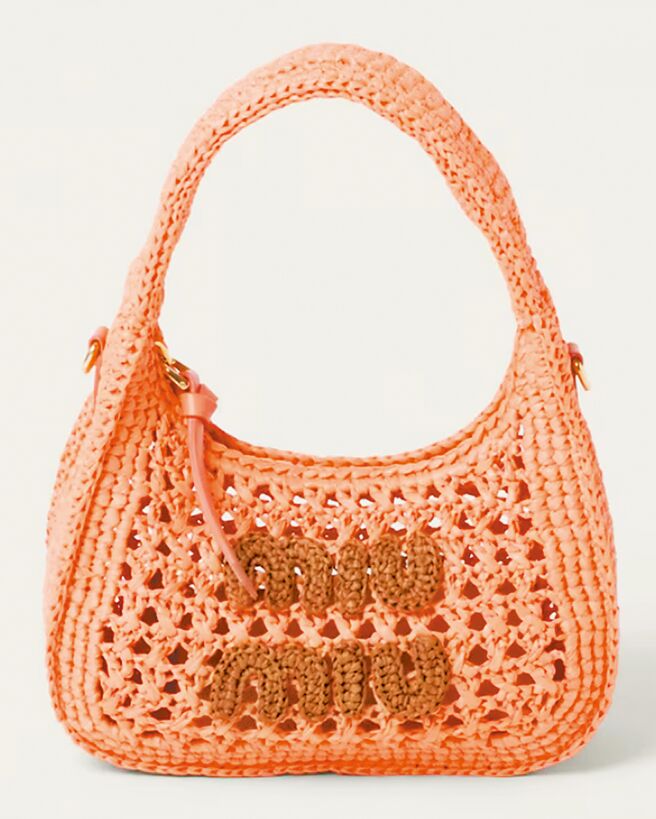 微风南山MIU MIU鉤织肩背包，价格店洽。（微风提供）