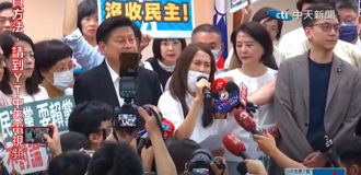 直播》綠霸佔主席台阻《選罷法》出委、強奪議事錄 高金素梅怒了