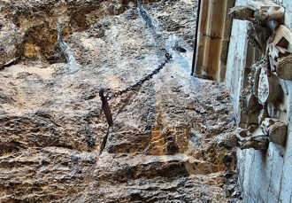 插4樓高岩壁1300年 法國版石中劍「杜蘭達爾」離奇消失