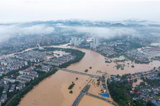 陸藍皮書：陸成氣候變化敏感區 極端高溫和強降水趨多趨強