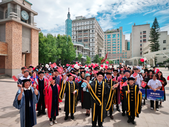 北医大蝉联远见2024「台湾最佳大学」  荣获医学类典范奖