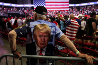 川普再挥关税大刀 美国消费者大赢家？ 克鲁曼惊恐曝惨况