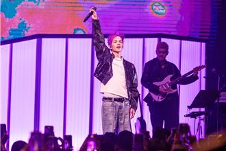 派偉俊鄭重澄清沒交往國中生   婁峻碩站台突起鬨幫徵婚