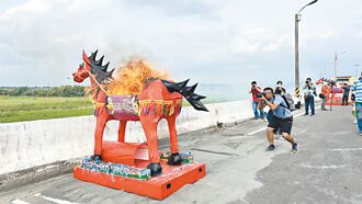 台南文化资产放火马 崁顶7／22施放36只