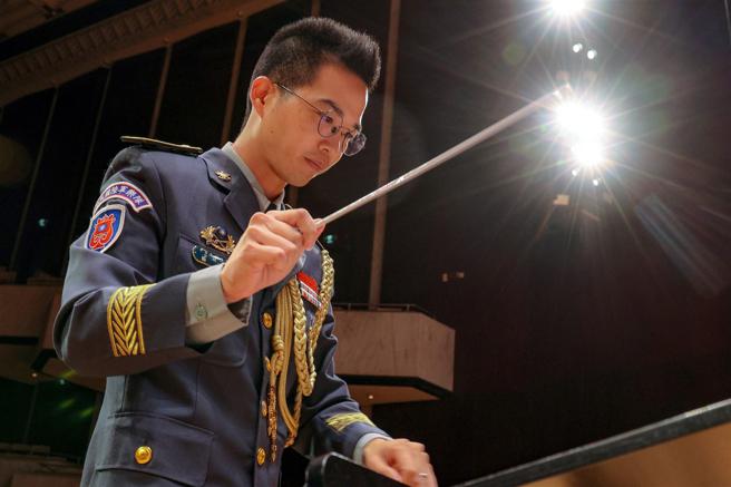 陸軍樂隊結合訓練成果舉辦「大漢天聲」音樂會，透過豐富多元的樂器演奏，展現勤訓精練成果。（記者楊喬琳攝）