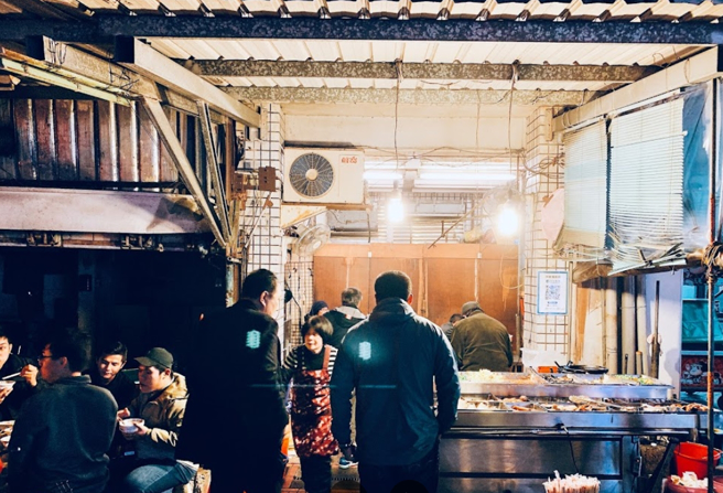 彰化县鹿港镇排队名店「阿彬爌肉饭」昨天突然宣布停止停业，在地人错愕不已。（翻摄Google Maps）