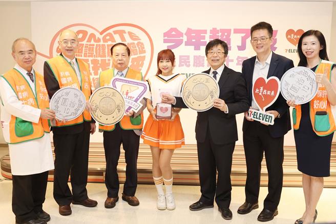 肝病防治基金會與7-ELEVEN合作展開「今年超了沒」公益募款活動，舉辦免費保肝抽血檢查、腹部超音波等健康檢查服務。（杜宜諳攝）