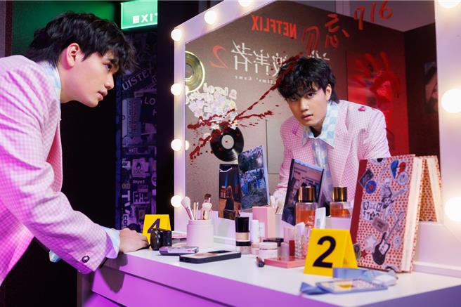 刘子铨饰少年刘俊谦，两人深入探讨「林明诚」。（Netflix提供）