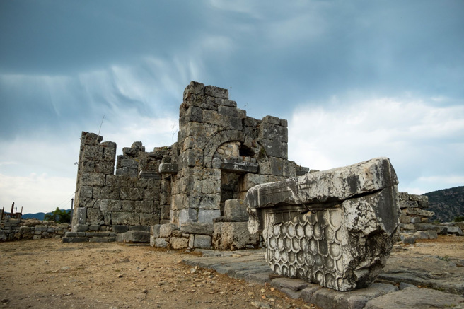 阿菲永的阿亞齊尼村，該村以其岩石房屋、墳墓和教堂而聞名。(照片/土耳其旅遊推廣發展局提供)