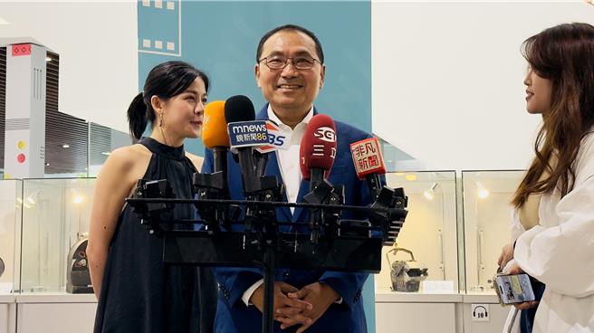 对于苏巧慧的评价，新北市长侯友宜回应，新北市这几年的成长蜕变大家都看得见。（吕健豪摄）