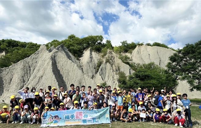 「2024全國中小學聽障夏令營活動」，共有176位聽障學生、50位隨隊師長參與，將展開2天的藝術與科技之旅。（高雄市教育局提供／林雅惠傳真）