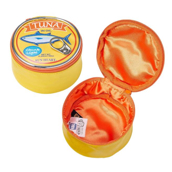 日本丸真yup!创意收纳包 鲔鱼罐头，398元。（台隆手创馆提供）