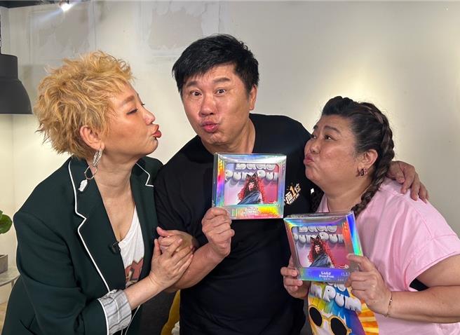 藍心湄（左起）、胡瓜、林美秀3人合體。（《下面一位》提供）