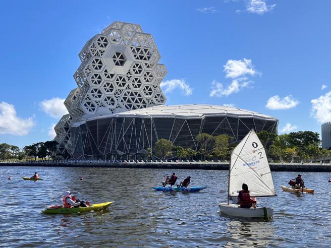 來愛河灣參加最Chill的「高雄海洋派對」。（圖／高雄市觀光局）