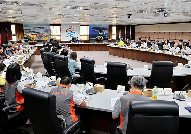 高雄市劳工自治委员会于4日下午召开第二届第六次会议。（翻摄照片／洪靖宜高雄传真）