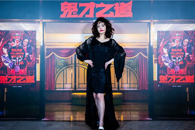 張榕容飾演過氣女鬼，今頂著片中一頭亂髮出席。（牽猴子提供）