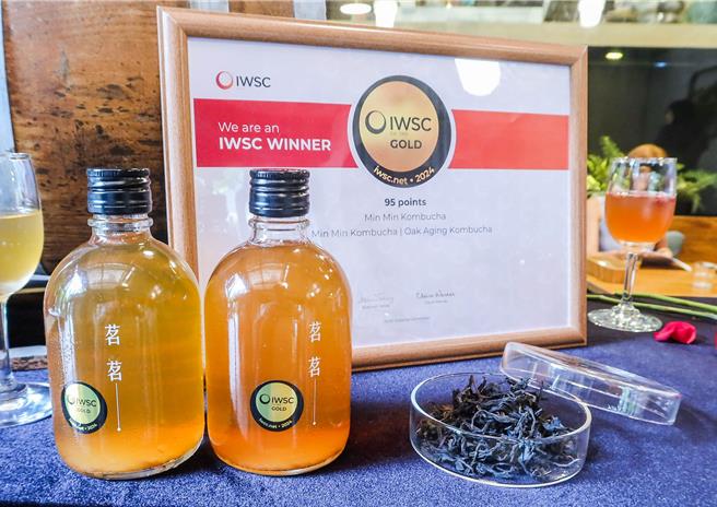 茗茗茶香槟2024获得IWSC金牌的桶陈康普。（粘耿豪摄）