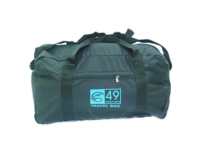 Global Mall新北中和店推城市绿洲「轻便旅游携行袋」，原价1000元、会员优惠价699元。（Global Mall提供）