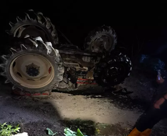 南投奧萬大耕耘機翻覆   8旬老農壓車下拉出無生命跡象