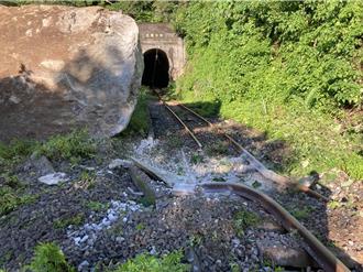 台鐵和仁=崇德恢復雙線通車 巨石砸斷鋼軌動員百人修整