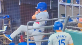 大谷翔平報恩 道奇球僮「空手接球」 禮物收到了