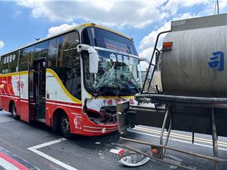 中壢客運追撞水罐車車頭全毀6傷   公司高層趕赴醫院慰問傷者