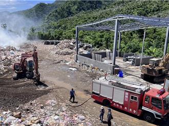蘭嶼鄉掩埋場火災 消防人員漏夜灌救已控制火勢