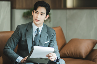 《淚之女王》金秀賢睽違9年再度來台 大批粉絲機場搶看