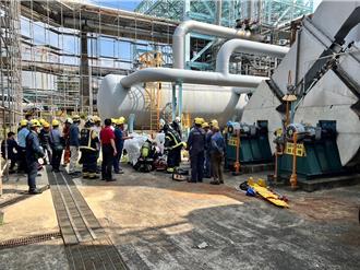 桃園煉油廠硫化氫洩漏 1人命危 消防員抵院前救回