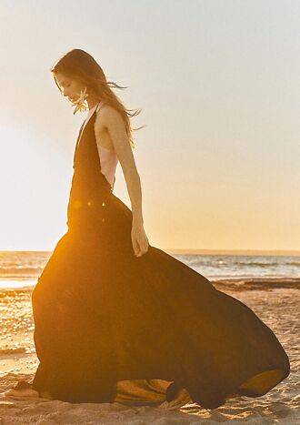 H＆M Studio夏日度假单品登场