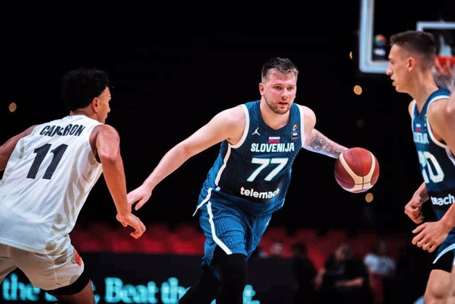 东契奇交出大三元表现帮助斯洛维尼亚击溃纽西兰。(取自FIBA官网)