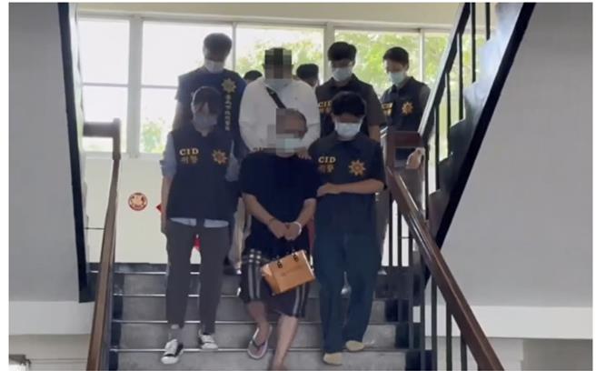 台南市吴姓妇人遭诈494万元，台南市刑大侦逮获王姓主嫌（前中）为首的诈骗集团。（读者提供／程炳璋台南传真）